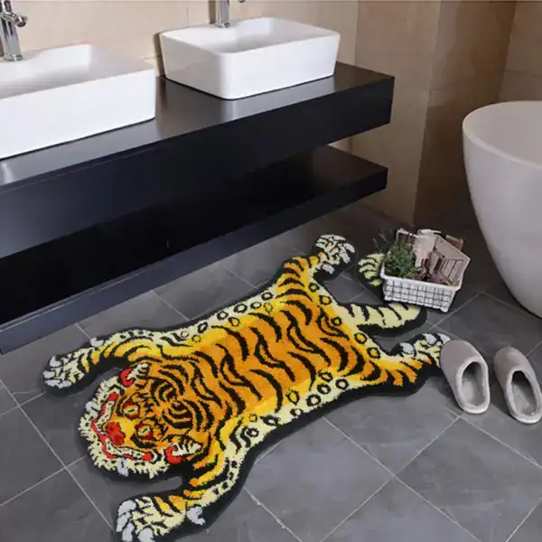Badezimmerteppich mit Tiger-Motiv, organische Form, Badematte für moderne Badezimmer.