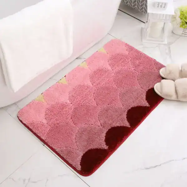 Pink Badezimmerteppich mit Blütenmuster, weicher Badematte für Duschbereich.