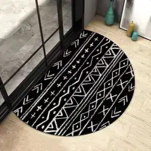 Runder Badezimmerteppich Schwarz mit weißen geometrischen Mustern für Bad und Dusche.