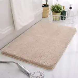Rutschfester Badezimmerteppich in Beige, ideal für Bad und Dusche.