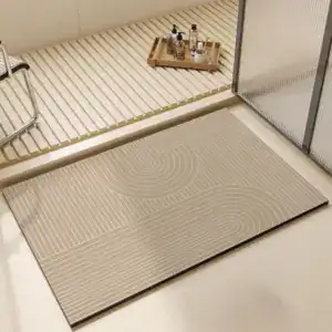 Taupe Badezimmerteppich mit modernem Muster, rutschfest und strapazierfähig für Bad und Dusche.
