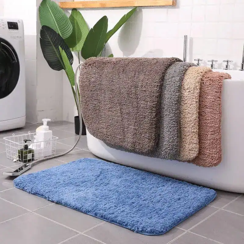 XXL Badezimmerteppich in Blau, weicher Fleece-Teppich für Bad und Dusche.