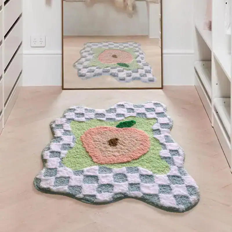 Apricot-Badteppich mit Kissenmuster und Frucht-Design für Badezimmer.