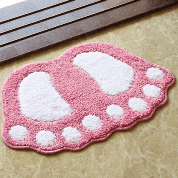 Ausgefallener rosa Badteppich in Fußform mit weißen Details für Badezimmer.