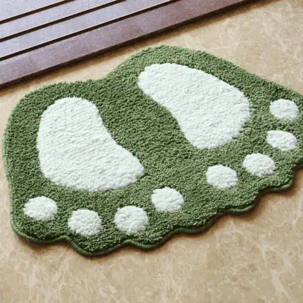 Ausgefallener Badteppich in Fußform, grün-weiß, für Badezimmer.