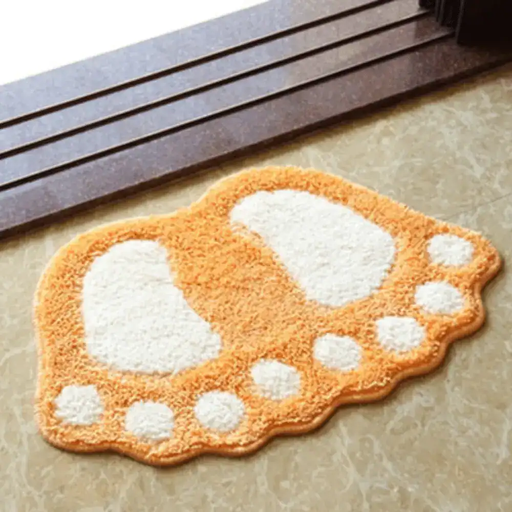 Ausgefallener Badteppich in Fußform, orange-weiß, für Badezimmer.