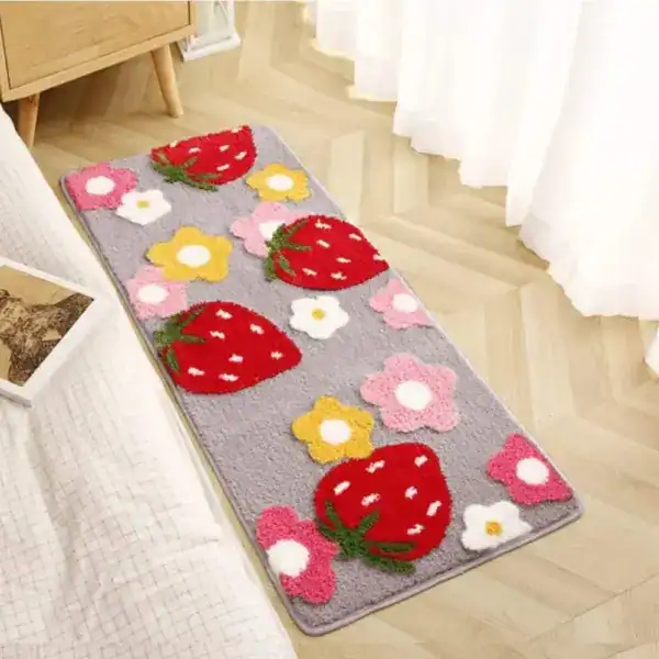 Badteppich Beere mit fruchtigem Muster, ideal für Badezimmer und Küchen.