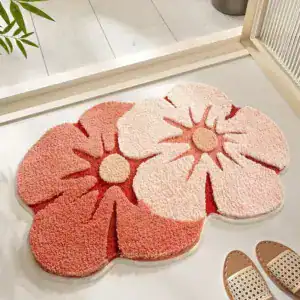 Blumenförmiger Badteppich in Rosa- und Cremetönen, weicher Textur für Badezimmer.