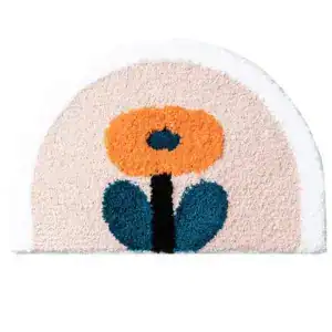 Badteppich mit Blumenmuster, stilvolles Design für Badezimmer.