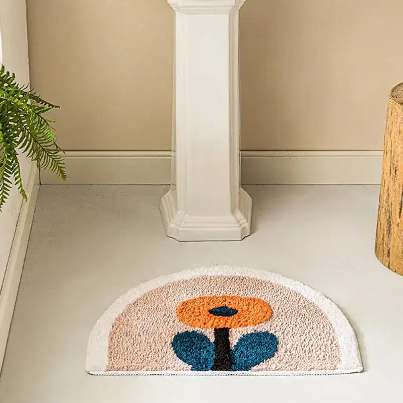 Badteppich mit Blumenmuster, halbrund, bunt, für Badezimmer.
