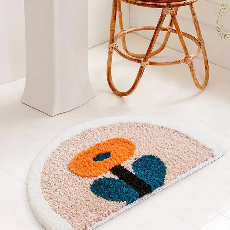 Badteppich mit Blumenmuster, halbrund, bunt, für Badezimmer.