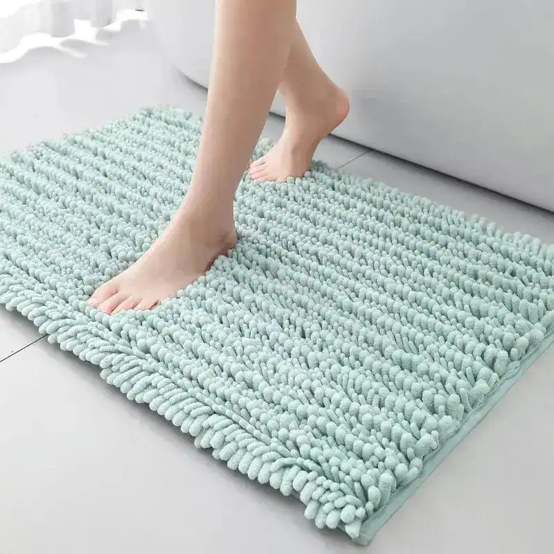 Badteppich Chenille Türkis, weicher Fußbodenbelag für Badezimmer mit flauschigem Design.