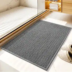Geflochtener Badteppich in Grau für moderne Badezimmer mit Anti-Rutsch-Eigenschaften.
