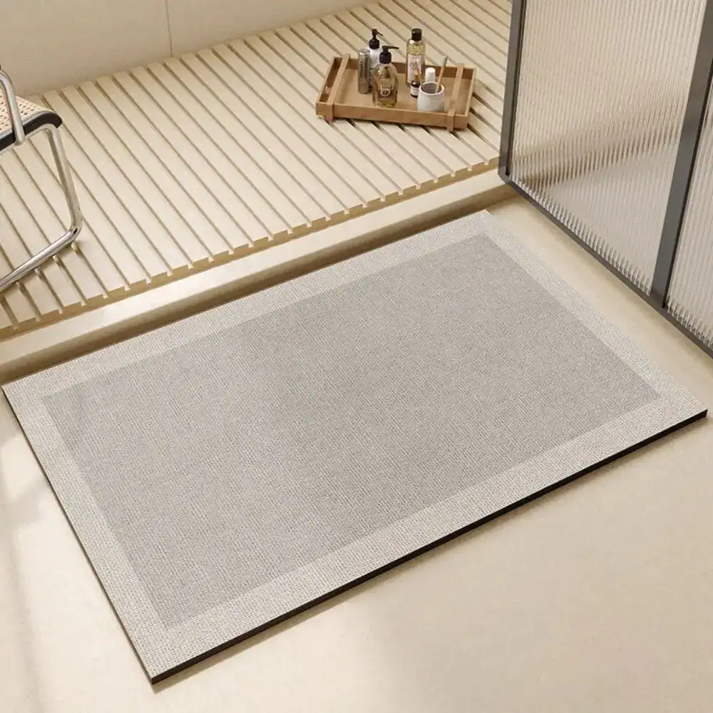 Modernes Badteppich Grau mit gerippter Textur und schwarzem Rand für stilvolle Badezimmer.