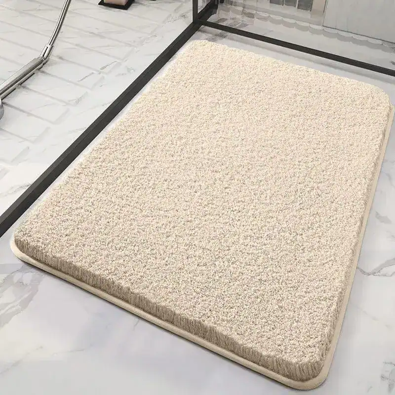 Hochflor Badteppich in Creme, weicher Textil-Teppich für Badezimmer mit Anti-Rutsch-Eigenschaft.