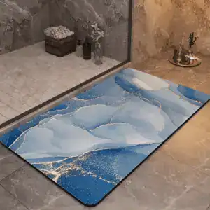 Hochwertiger Badteppich mit rutschfestem Untergrund und blau-goldenem Marmor-Muster für moderne Badezimmer.