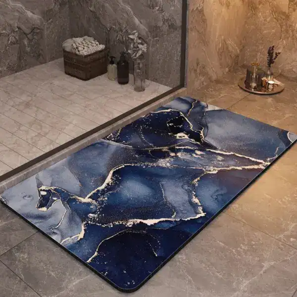 Hochwertiger Badteppich mit rutschfestem Design, blau-weißes Marmor-Muster für moderne Badezimmer.