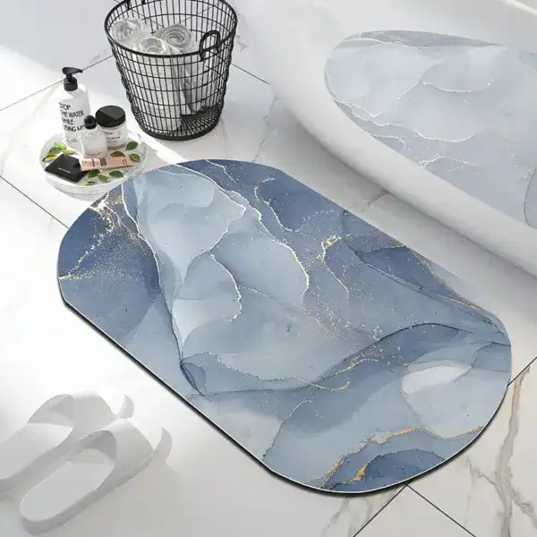 Badteppich Marmor in Blau mit Goldakzenten, modernes Design für Bad und Dusche.