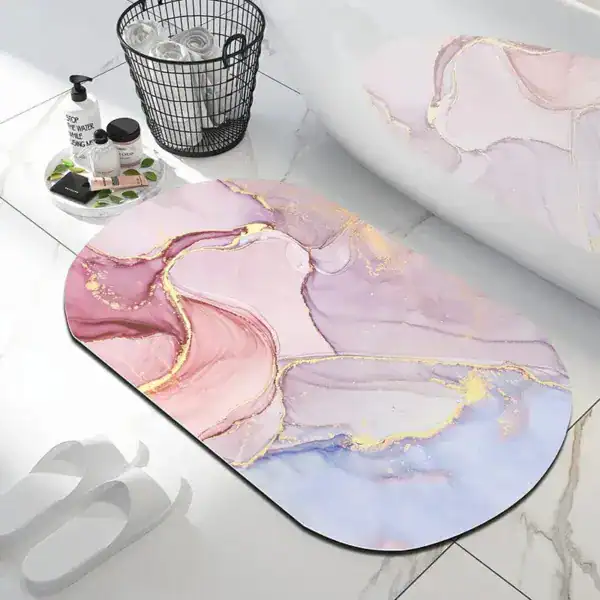 Badteppich Marmor in rosa-lila-gold Farbverlauf, modernes Badezimmer Design.