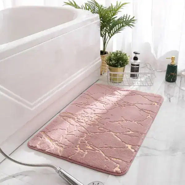 Badteppich Marmor Optik rosa mit goldfarbenen Adern, Komfort Badematte für Dusche und Bad.