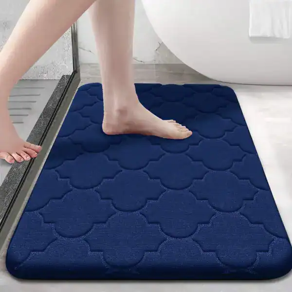 Dunkelblauer Badteppich Memory mit gepolstertem Muster, ideal für Duschbereich und Komfort.