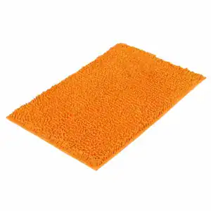 Orange Badteppich mit flauschigem Chenille-Design für Komfort und Stil im Badezimmer.