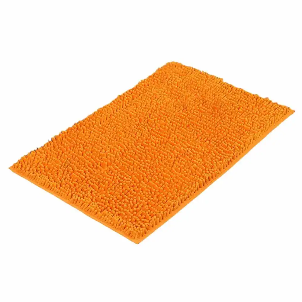 Orange Badteppich mit flauschigem Chenille-Design für Komfort und Stil im Badezimmer.