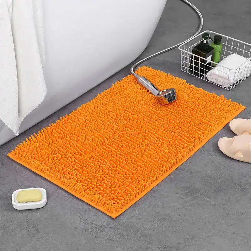 Orange Badteppich mit flauschigem Mikrofaser-Design für Komfort und Stil im Badezimmer.