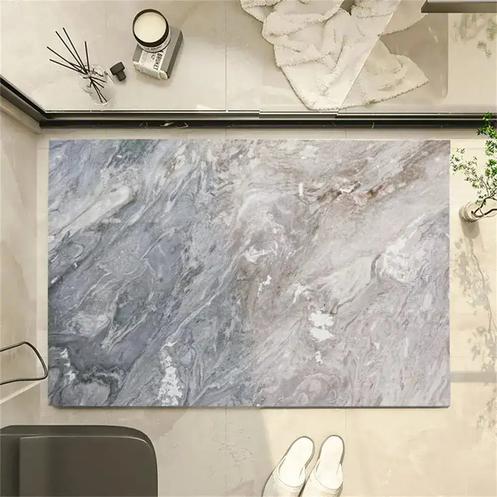 Badteppich Terra mit maritimen Marmor-Muster, ideal für moderne Badezimmer.
