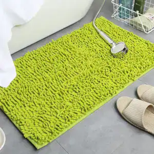 Grüner Chenille-Badteppich mit flauschigem Hochflor, ideal für Bad und Dusche.