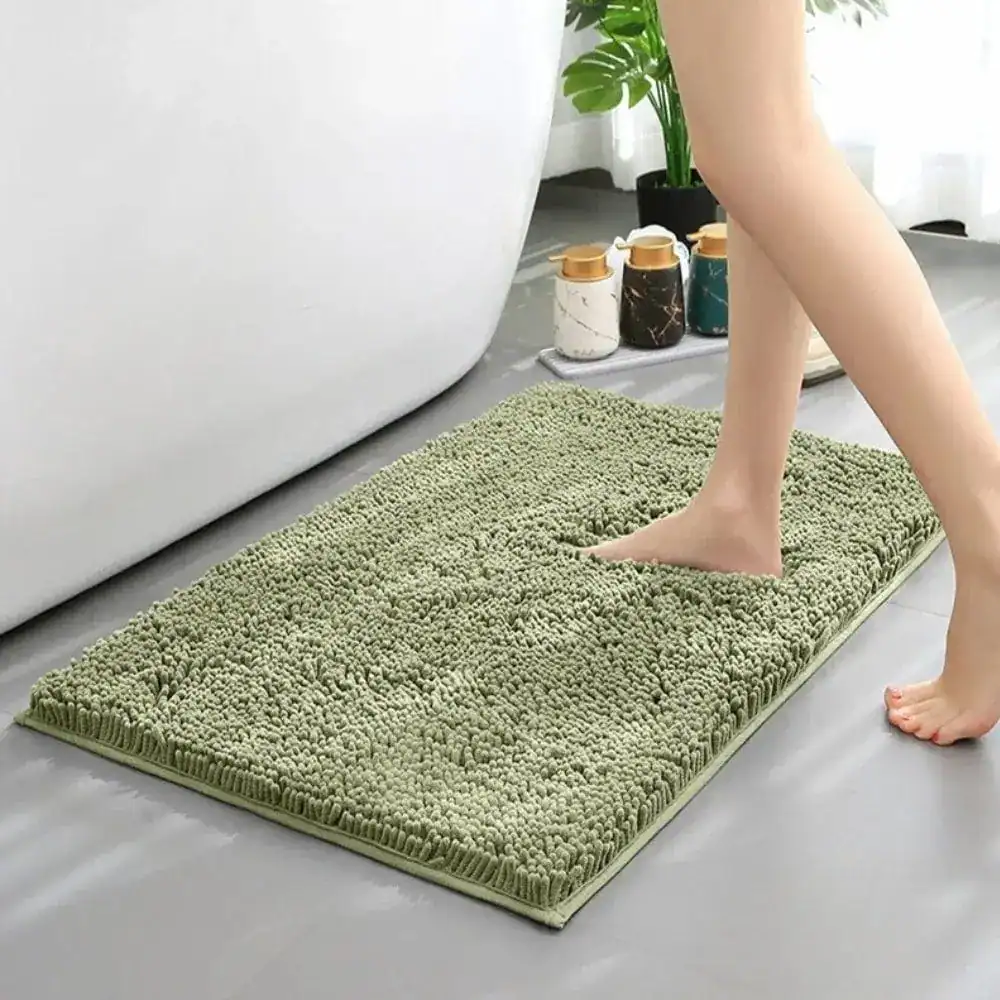 Chenille Badteppich Waschbar, grün, weicher Fußbodenbelag für Badezimmer.