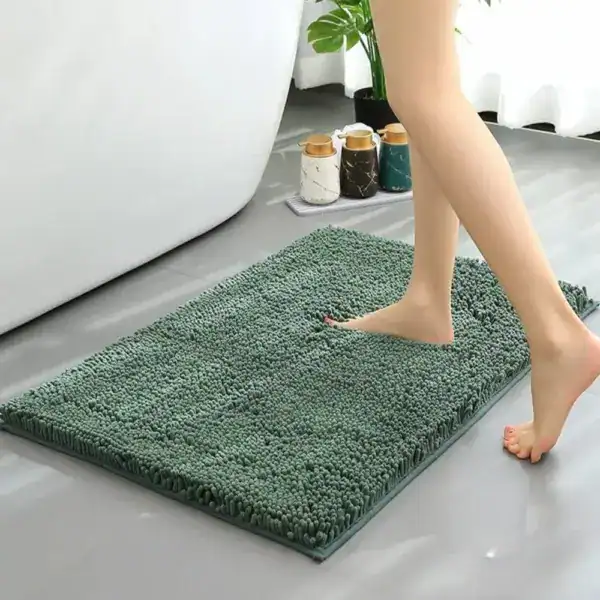 Chenille Badteppich Waschbar, grün, weicher Fußbodenbelag für Badezimmer.