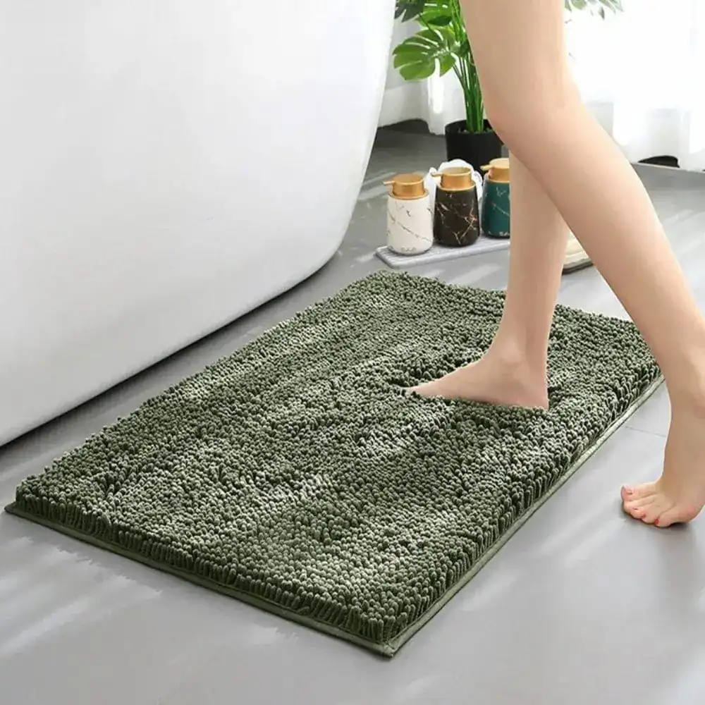 Chenille Badteppich Waschbar, grün, weicher Fußbodenbelag für Badezimmer.