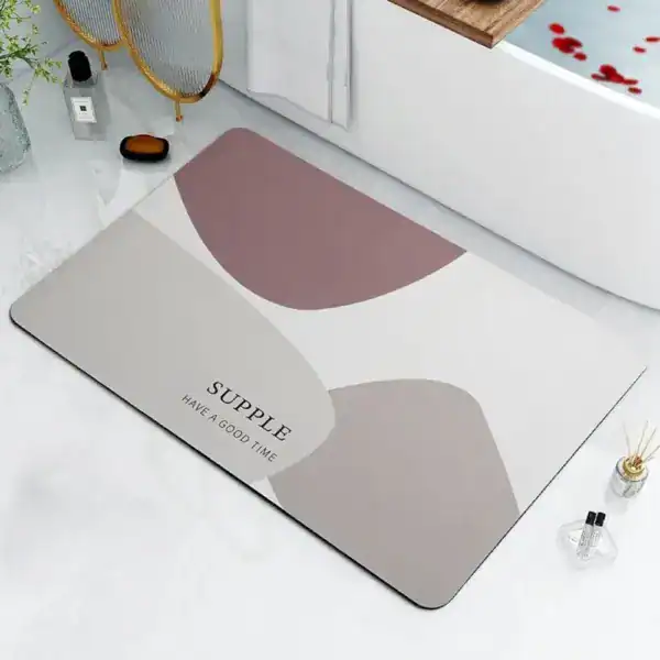 Design Badteppich mit geometrischem Muster und Text 'SUPPLE HAVE A GOOD TIME' für stilvolle Badezimmer.