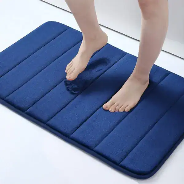 Dicker Badezimmerteppich in Blau, weicher Fußbodenmatte für Bad und Dusche.