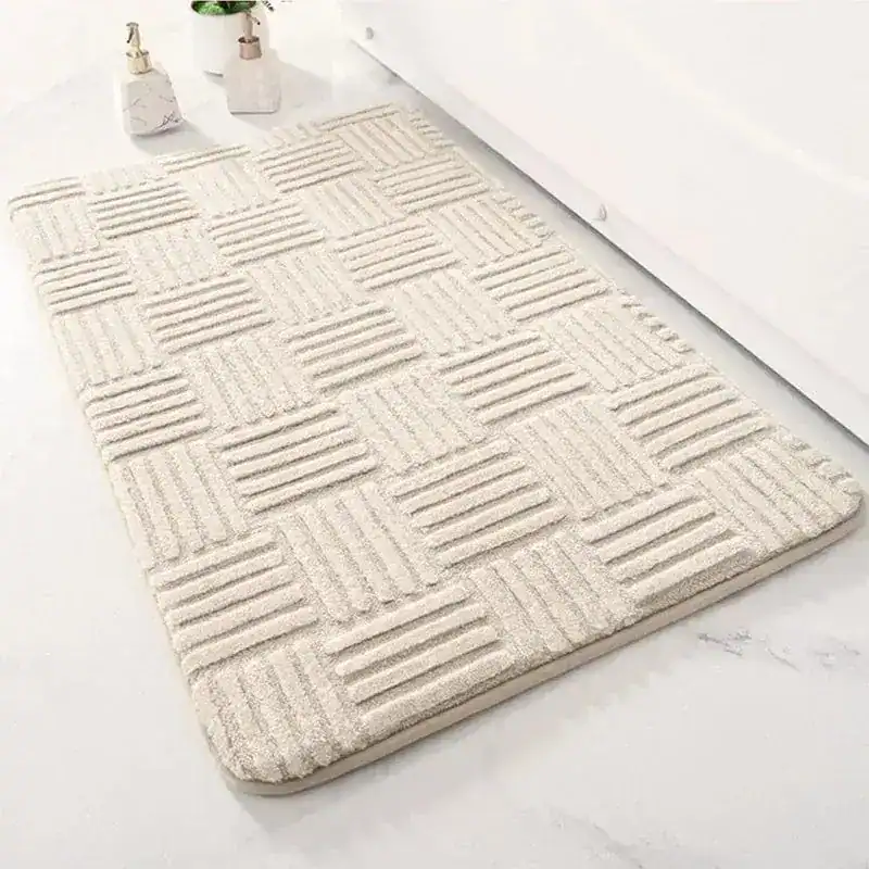 Dicker Badteppich mit geometrischem Muster, weich und rutschfest für Badezimmer.