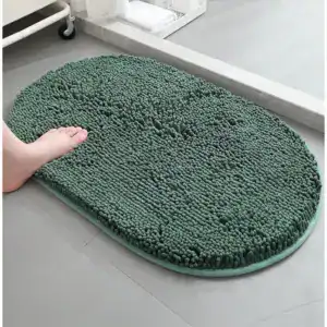 Dunkelgrüne Komfort Badematte mit flauschigem Chenille-Design, ideal für Fußboden und Dusche.