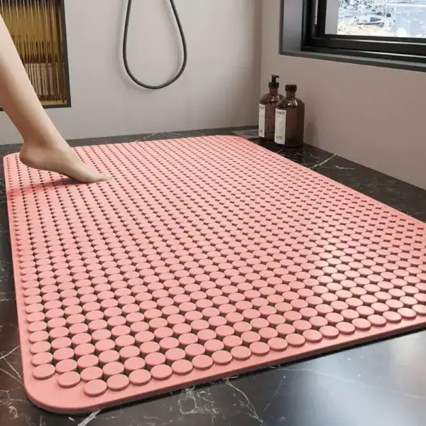 Pink Duschmatte mit Saugnäpfen für sicheren Stand im Bad.