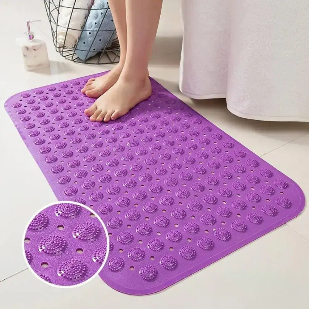 Lila Duschvorleger mit rutschfesten Punkten, ideal für Bad und Dusche.