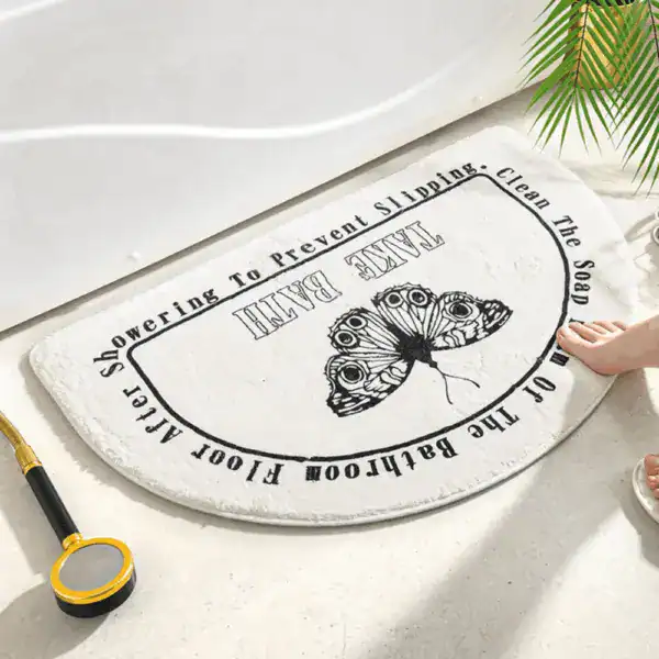Halbrund Duschvorleger mit Schmetterling-Motiv und Anti-Rutsch-Text für Bad.