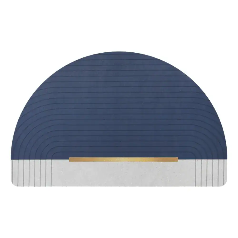 Halbrunder Badvorleger in Blau-Weiß mit goldener Akzentlinie und gerippter Oberfläche.