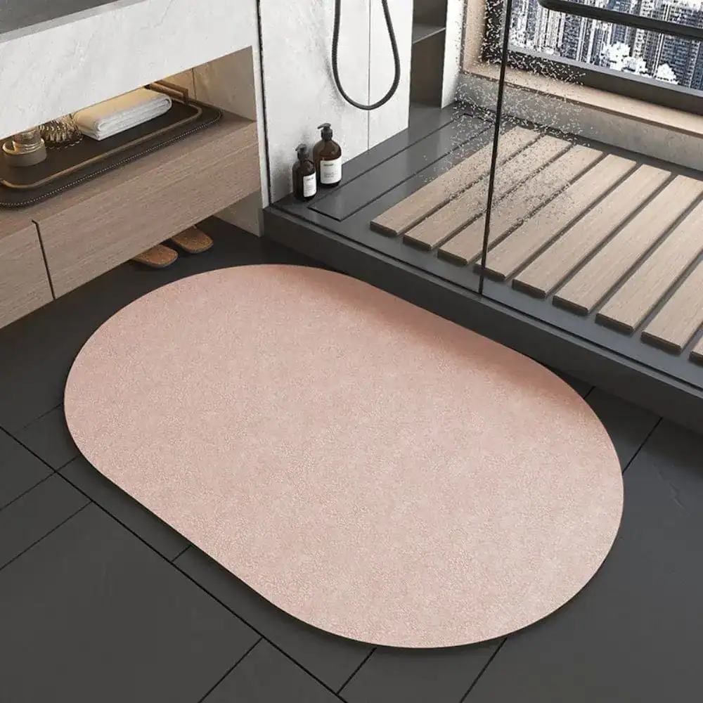 Japanische Badematte rosa oval, Anti-Rutsch-Design für moderne Badezimmer.