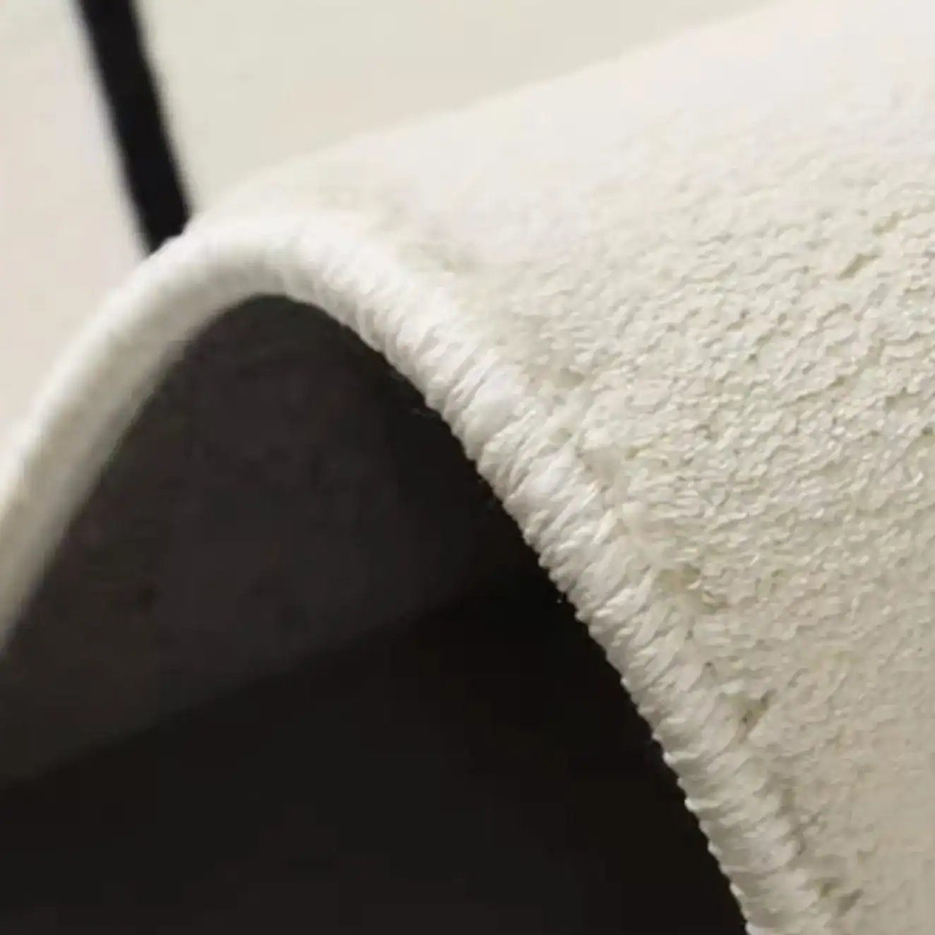Weiche Katzen Badematte mit hochwertigem Fleece-Bezug und rutschfestem Untergrund.