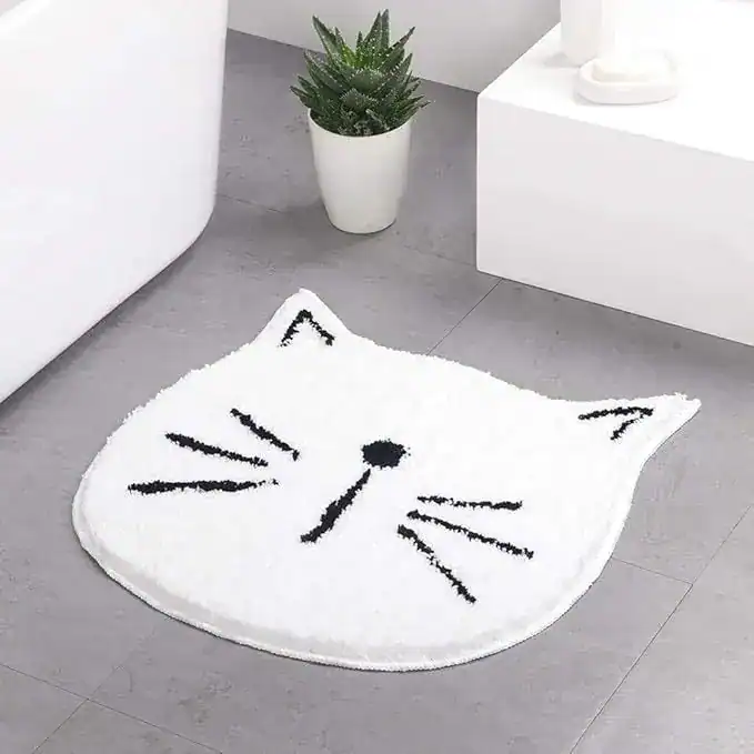 Katzen Badematte, weiß, flauschig, Katzenmotiv, Badezimmermatte, Haustierfreundlich.