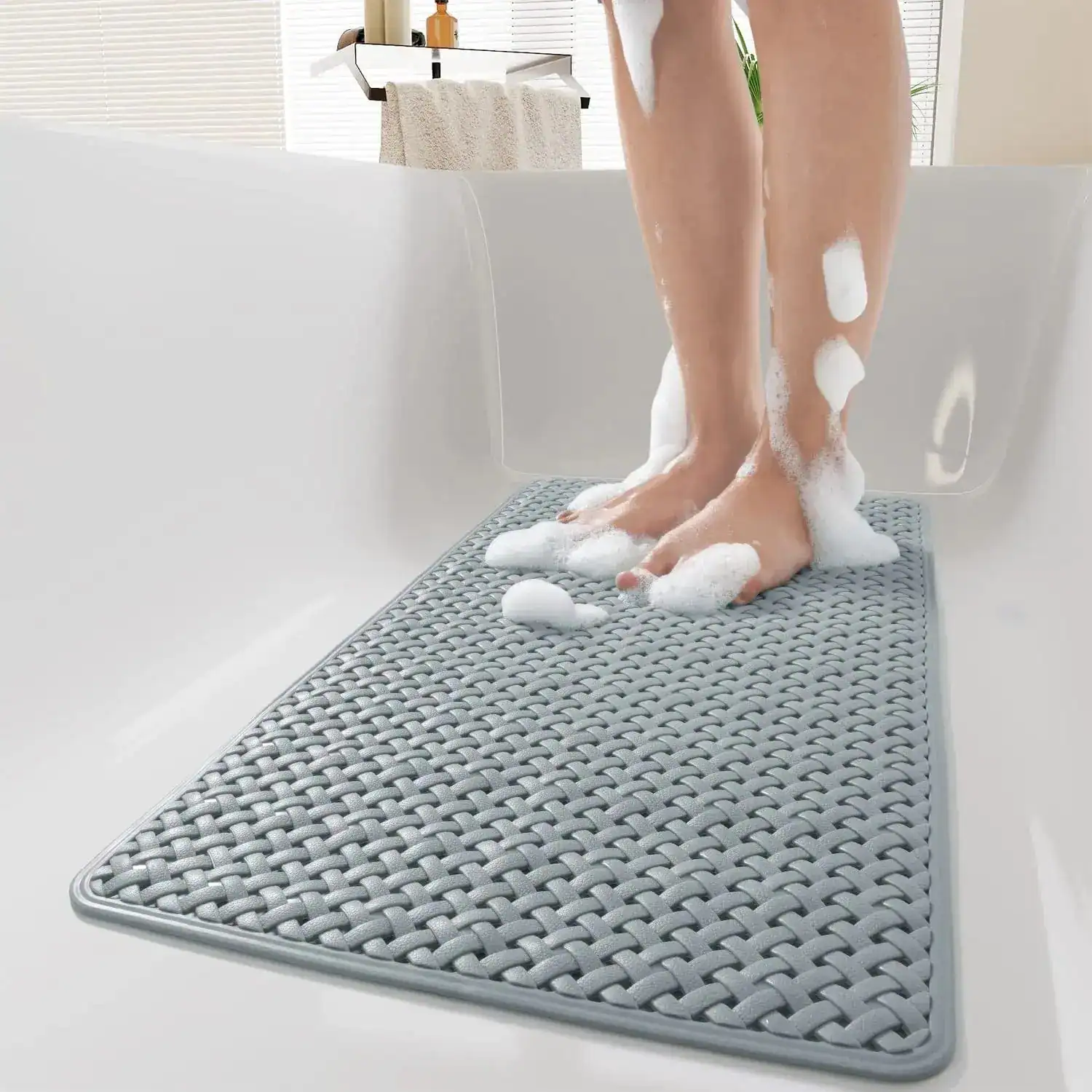 Kleine Duschmatte mit geflochtenem Muster, ideal für Badewanne und Dusche.