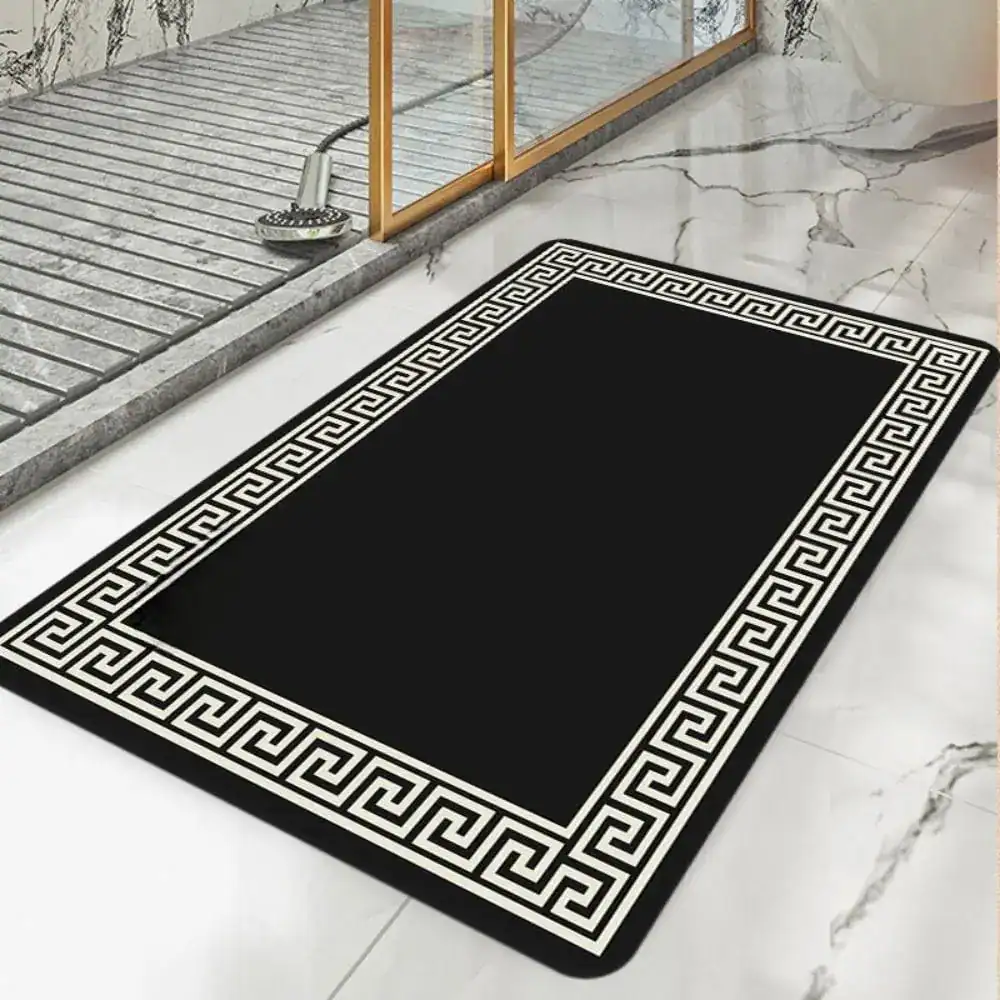 Luxus Badteppich mit griechischem Muster, schwarz-weiß, für moderne Badezimmer.