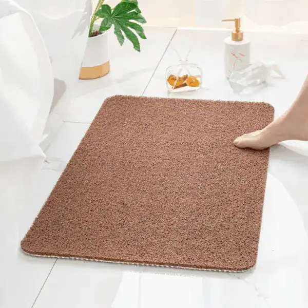 Rutschfeste Badematte in Braun für Dusche mit weicher Textur und Anti-Rutsch-Boden.