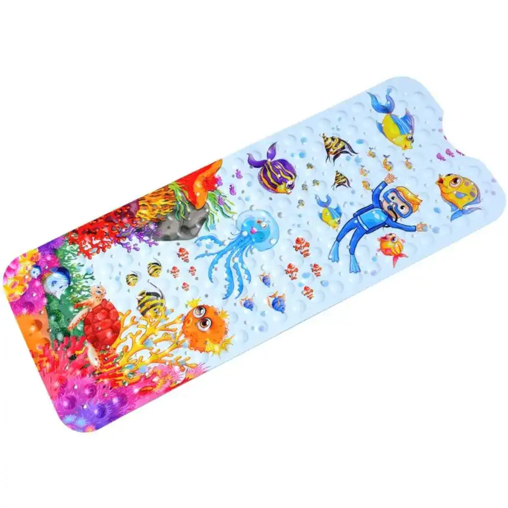 Rutschfeste Badematte Kinder mit Unterwasser-Motiv und rutschfesten Punkten.