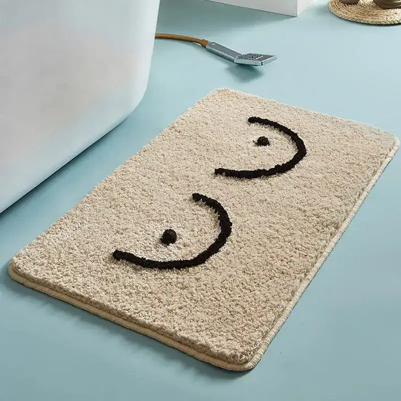 Stylische Badematte mit Lächeln-Motiv, weich und komfortabel für Badezimmer.