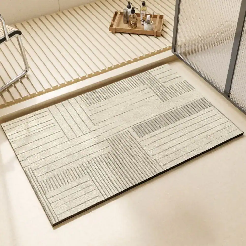 Übergroße Badematte mit geometrischem Muster für moderne Badezimmer.